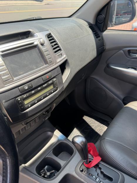 TOYOTA Hilux Caminhonete 2.7 16V 4P SRV FLEX CABINE DUPLA AUTOMTICO, Foto 7