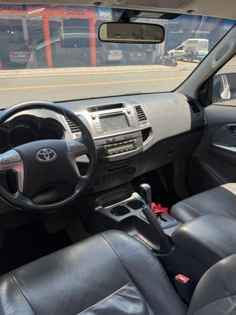 TOYOTA Hilux Caminhonete 2.7 16V 4P SRV FLEX CABINE DUPLA AUTOMTICO, Foto 9