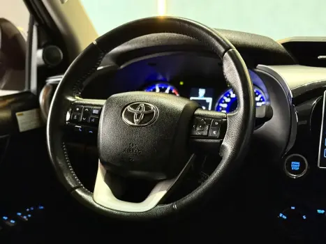 TOYOTA Hilux Caminhonete 2.8 16V SRX 4X4 DIESEL CABINE DUPLA AUTOMTICO, Foto 23