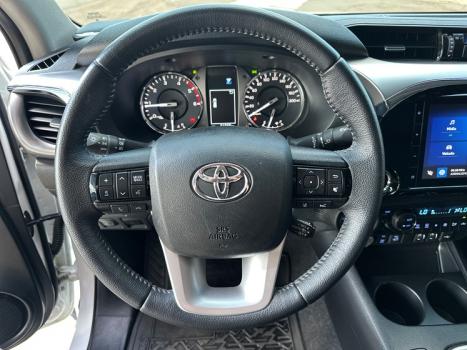 TOYOTA Hilux Caminhonete 2.8 16V SRX PLUS 4X4 TURBO DIESEL CABINE DUPLA AUTOMTICO, Foto 9