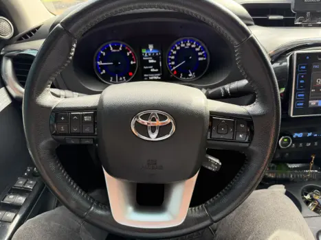 TOYOTA Hilux Caminhonete 2.8 16V SRX 4X4 DIESEL CABINE DUPLA AUTOMTICO, Foto 18