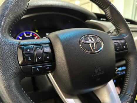 TOYOTA Hilux Caminhonete 2.8 16V SRX 4X4 DIESEL CABINE DUPLA AUTOMTICO, Foto 12