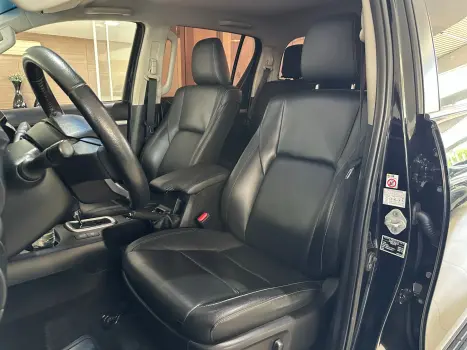 TOYOTA Hilux Caminhonete 2.8 16V SRX 4X4 DIESEL CABINE DUPLA AUTOMTICO, Foto 17