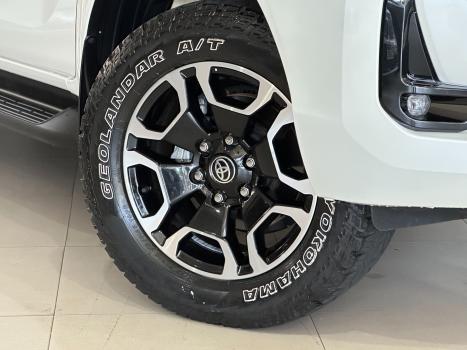 TOYOTA Hilux Caminhonete 2.8 16V SRX 4X4 TURBO DIESEL CABINE DUPLA AUTOMTICO, Foto 8