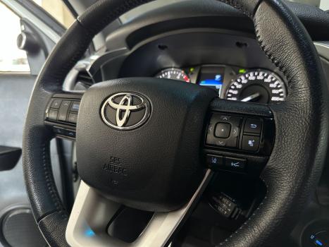 TOYOTA Hilux Caminhonete 2.8 16V SRX 4X4 TURBO DIESEL CABINE DUPLA AUTOMTICO, Foto 12