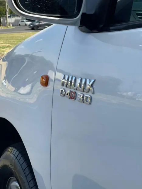 TOYOTA Hilux Caminhonete 3.0 4X4 TURBO DIESEL CABINE SIMPLES, Foto 4