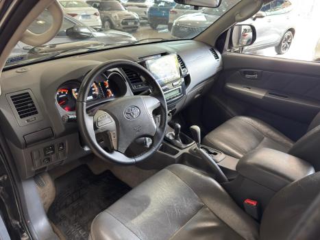 TOYOTA Hilux Caminhonete 3.0 4P SR 4X4 TURBO DIESEL CABINE DUPLA AUTOM�TICO, Foto 10