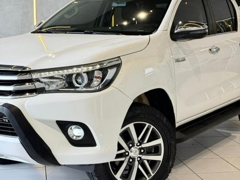 TOYOTA Hilux Caminhonete 2.8 16V SRX 4X4 DIESEL CABINE DUPLA AUTOM�TICO, Foto 3