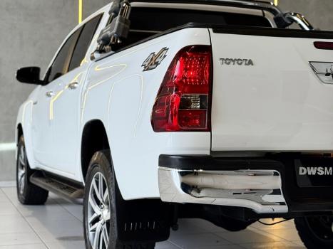 TOYOTA Hilux Caminhonete 2.8 16V SRX 4X4 DIESEL CABINE DUPLA AUTOM�TICO, Foto 12