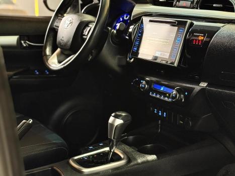 TOYOTA Hilux Caminhonete 2.8 16V SRX 4X4 DIESEL CABINE DUPLA AUTOM�TICO, Foto 21