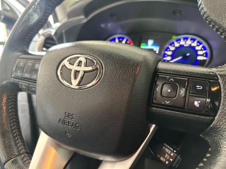 TOYOTA Hilux Caminhonete 2.8 16V SRX 4X4 DIESEL CABINE DUPLA AUTOM�TICO, Foto 11