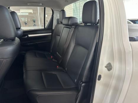 TOYOTA Hilux Caminhonete 2.8 16V SRX 4X4 DIESEL CABINE DUPLA AUTOM�TICO, Foto 16
