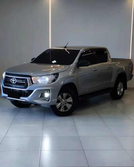 TOYOTA Hilux Caminhonete 2.8 16V 4P SR 4X4 DIESEL CABINE DUPLA AUTOM�TICO, Foto 1