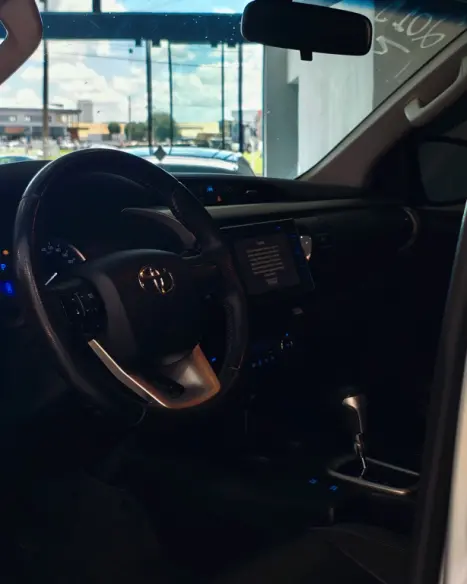 TOYOTA Hilux Caminhonete 2.8 16V 4P SR 4X4 DIESEL CABINE DUPLA AUTOM�TICO, Foto 7