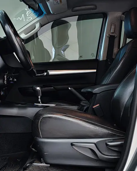 TOYOTA Hilux Caminhonete 2.8 16V 4P SR 4X4 DIESEL CABINE DUPLA AUTOM�TICO, Foto 17