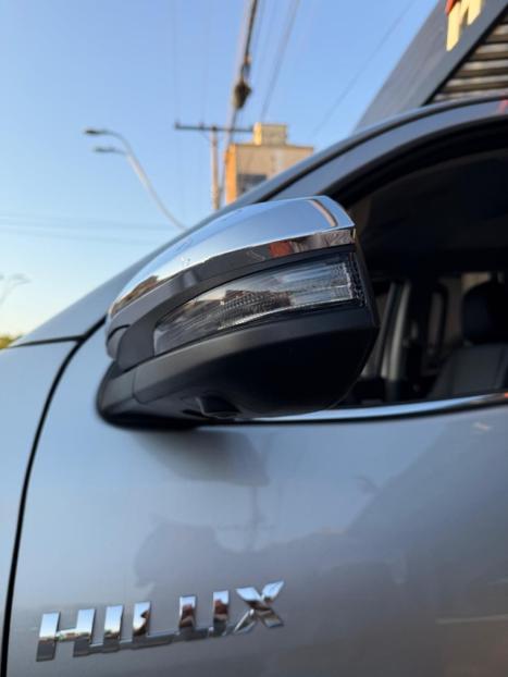 TOYOTA Hilux Caminhonete 2.8 16V SRX 4X4 TURBO DIESEL CABINE DUPLA AUTOM�TICO, Foto 10