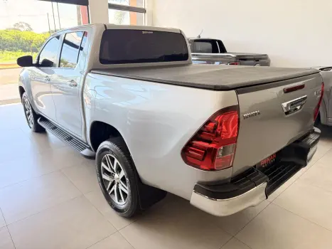 TOYOTA Hilux Caminhonete 2.7 16V 4P SRV FLEX CABINE DUPLA AUTOM�TICO, Foto 8
