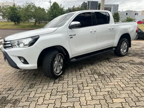TOYOTA Hilux Caminhonete 2.7 16V 4P SRV FLEX 4X4  CABINE DUPLA AUTOM�TICO, Foto 13