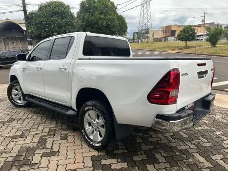 TOYOTA Hilux Caminhonete 2.7 16V 4P SRV FLEX 4X4  CABINE DUPLA AUTOM�TICO, Foto 14