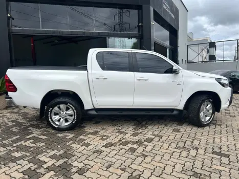 TOYOTA Hilux Caminhonete 2.7 16V 4P SRV FLEX 4X4  CABINE DUPLA AUTOM�TICO, Foto 15