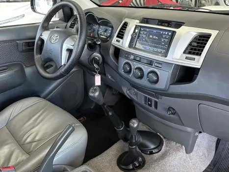 TOYOTA Hilux Caminhonete 3.0 4P SR 4X4 TURBO DIESEL CABINE DUPLA, Foto 13