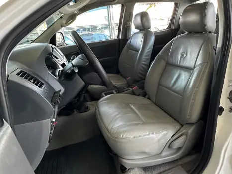 TOYOTA Hilux Caminhonete 3.0 4P SR 4X4 TURBO DIESEL CABINE DUPLA, Foto 14