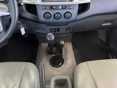 TOYOTA Hilux Caminhonete 3.0 4P SR 4X4 TURBO DIESEL CABINE DUPLA, Foto 16
