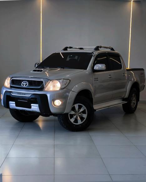 TOYOTA Hilux Caminhonete 3.0 16V 4P 4X4 SRV TURBO DIESEL CABINE DUPLA AUTOM�TICO, Foto 1