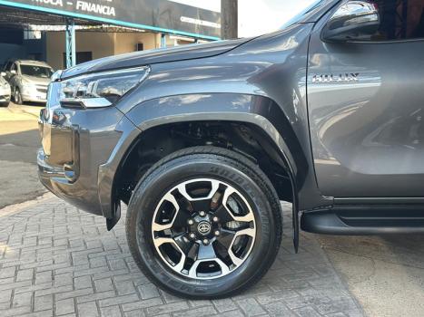 TOYOTA Hilux Caminhonete 2.8 16V SRX PLUS 4X4 TURBO DIESEL CABINE DUPLA AUTOM�TICO, Foto 4