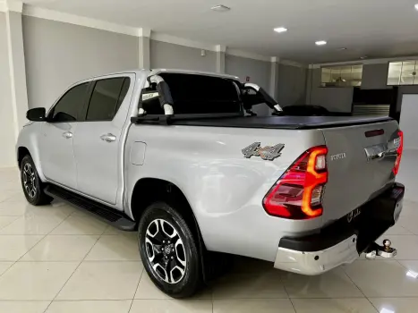 TOYOTA Hilux Caminhonete 2.8 16V SRV 4X4 DIESEL CABINE DUPLA AUTOM�TICO, Foto 2