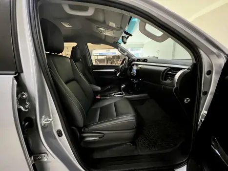 TOYOTA Hilux Caminhonete 2.8 16V SRV 4X4 DIESEL CABINE DUPLA AUTOM�TICO, Foto 8