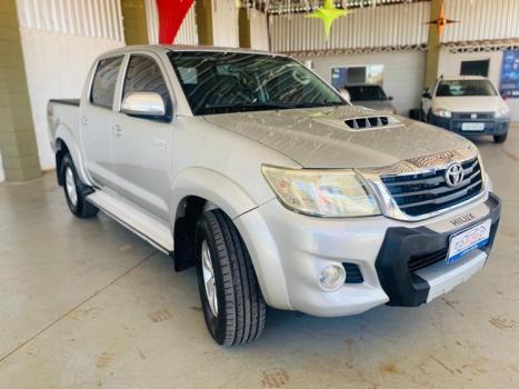 TOYOTA Hilux Caminhonete 3.0 4P 4X4 SRV TURBO DIESEL CABINE DUPLA AUTOM�TICO, Foto 2