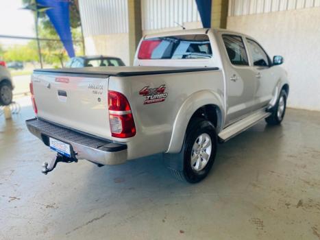 TOYOTA Hilux Caminhonete 3.0 4P 4X4 SRV TURBO DIESEL CABINE DUPLA AUTOM�TICO, Foto 9