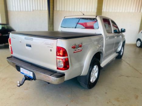 TOYOTA Hilux Caminhonete 3.0 4P 4X4 SRV TURBO DIESEL CABINE DUPLA AUTOM�TICO, Foto 11