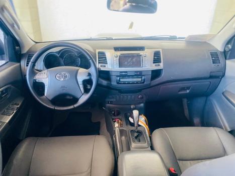 TOYOTA Hilux Caminhonete 3.0 4P 4X4 SRV TURBO DIESEL CABINE DUPLA AUTOM�TICO, Foto 17