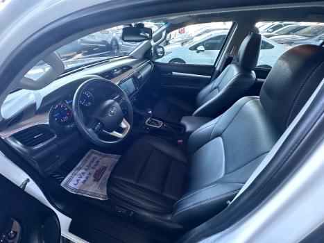 TOYOTA Hilux Caminhonete 2.8 16V SRV 4X4 DIESEL CABINE DUPLA AUTOM�TICO, Foto 3
