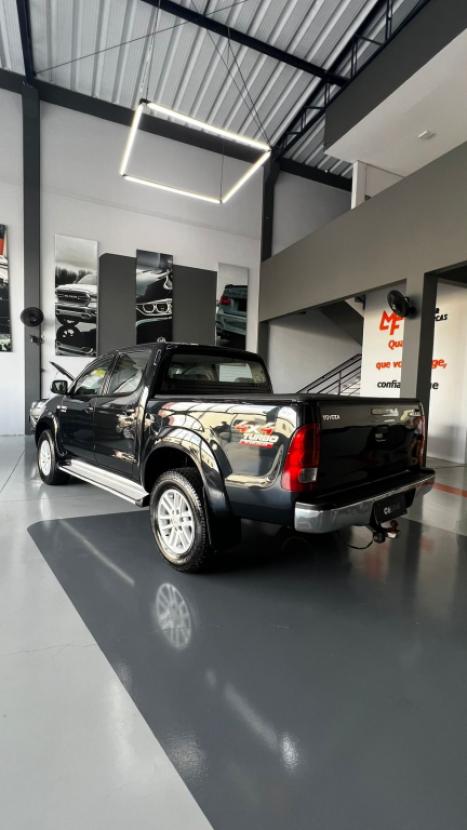 TOYOTA Hilux Caminhonete 3.0 4P 4X4 SRV TURBO DIESEL CABINE DUPLA AUTOM�TICO, Foto 4