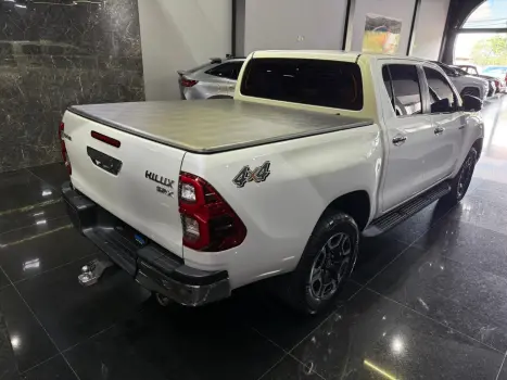 TOYOTA Hilux Caminhonete 2.8 16V SRX 4X4 DIESEL CABINE DUPLA AUTOM�TICO, Foto 4