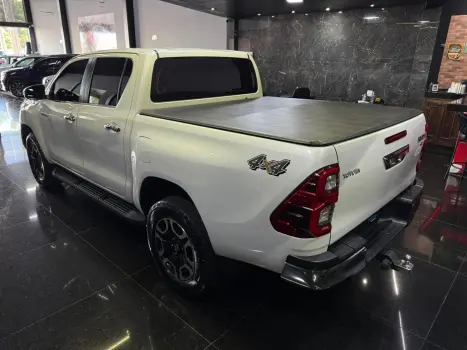 TOYOTA Hilux Caminhonete 2.8 16V SRX 4X4 DIESEL CABINE DUPLA AUTOM�TICO, Foto 5