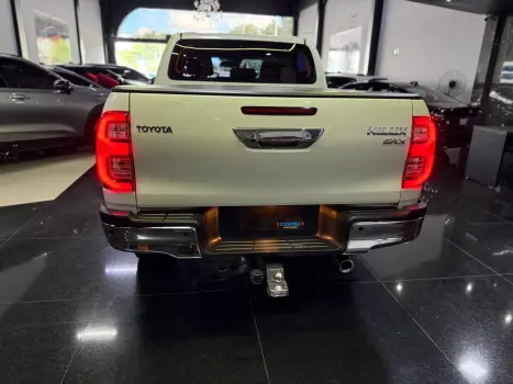 TOYOTA Hilux Caminhonete 2.8 16V SRX 4X4 DIESEL CABINE DUPLA AUTOM�TICO, Foto 6