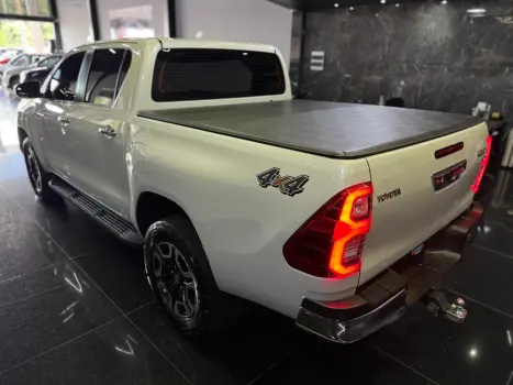 TOYOTA Hilux Caminhonete 2.8 16V SRX 4X4 DIESEL CABINE DUPLA AUTOM�TICO, Foto 9