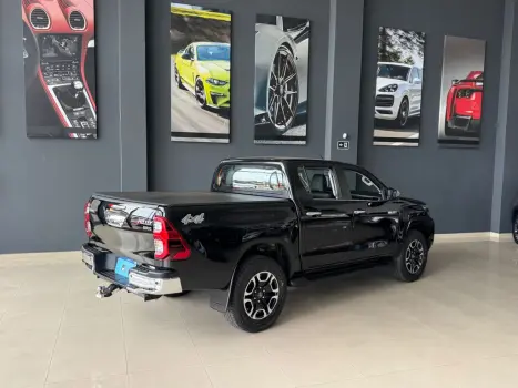 TOYOTA Hilux Caminhonete 2.8 16V SRX 4X4 TURBO DIESEL CABINE DUPLA AUTOM�TICO, Foto 4