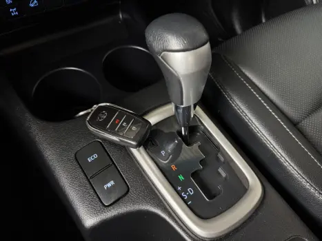 TOYOTA Hilux Caminhonete 2.8 16V SRX 4X4 TURBO DIESEL CABINE DUPLA AUTOM�TICO, Foto 18