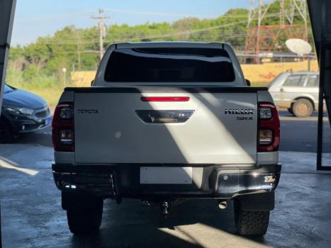 TOYOTA Hilux Caminhonete 2.8 16V 4P SR 4X4 DIESEL CABINE DUPLA AUTOM�TICO, Foto 8