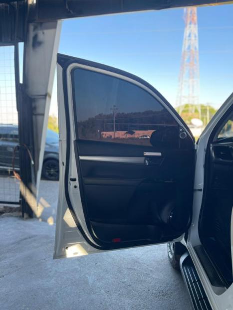TOYOTA Hilux Caminhonete 2.8 16V 4P SR 4X4 DIESEL CABINE DUPLA AUTOM�TICO, Foto 17