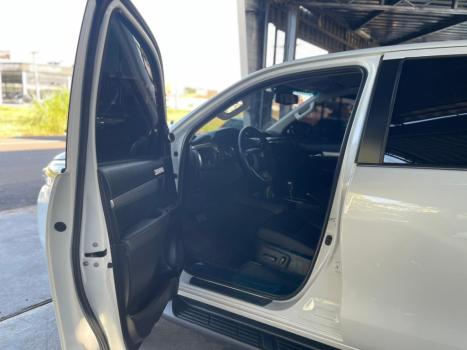 TOYOTA Hilux Caminhonete 2.8 16V 4P SR 4X4 DIESEL CABINE DUPLA AUTOM�TICO, Foto 22