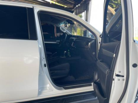 TOYOTA Hilux Caminhonete 2.8 16V 4P SR 4X4 DIESEL CABINE DUPLA AUTOM�TICO, Foto 23