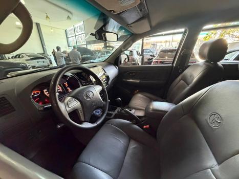 TOYOTA Hilux Caminhonete 3.0 4P SRV DIESEL CABINE DUPLA, Foto 7