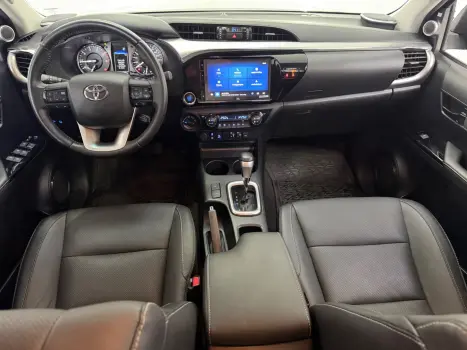 TOYOTA Hilux Caminhonete 2.8 16V SRX PLUS 4X4 TURBO DIESEL CABINE DUPLA AUTOM�TICO, Foto 4