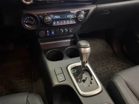 TOYOTA Hilux Caminhonete 2.8 16V SRX PLUS 4X4 TURBO DIESEL CABINE DUPLA AUTOM�TICO, Foto 9